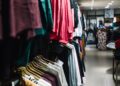 Gdzie znaleźć szeroki wybór ubrań w korzystnych cenach